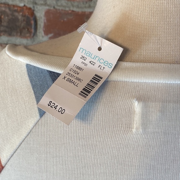 Maurices XS white 3/4 sleeve scoop neck t-shirt - Picture 8 of 10